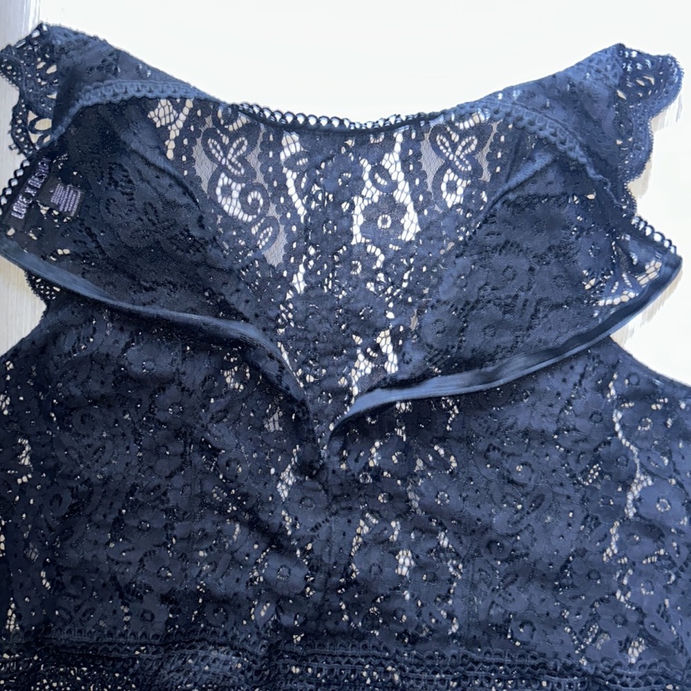 Lace Sleeveless Blouse - Picture 4 of 7